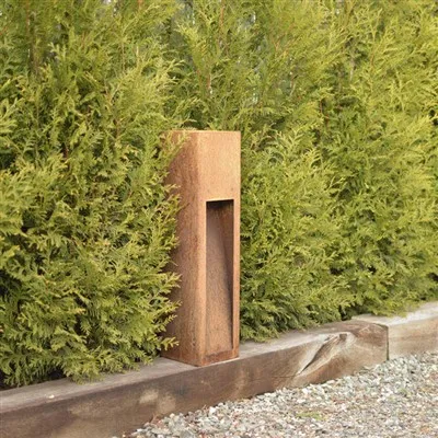 Borne d'éclairage en acier Corten